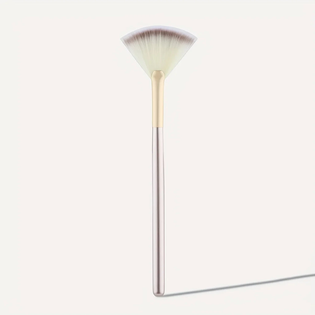 Fan Highlighter Brush - Professional