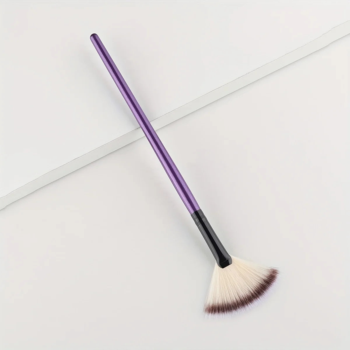Fan Highlighter Brush - Professional